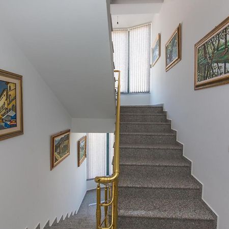 Hotel Artisti Vlorë Екстериор снимка