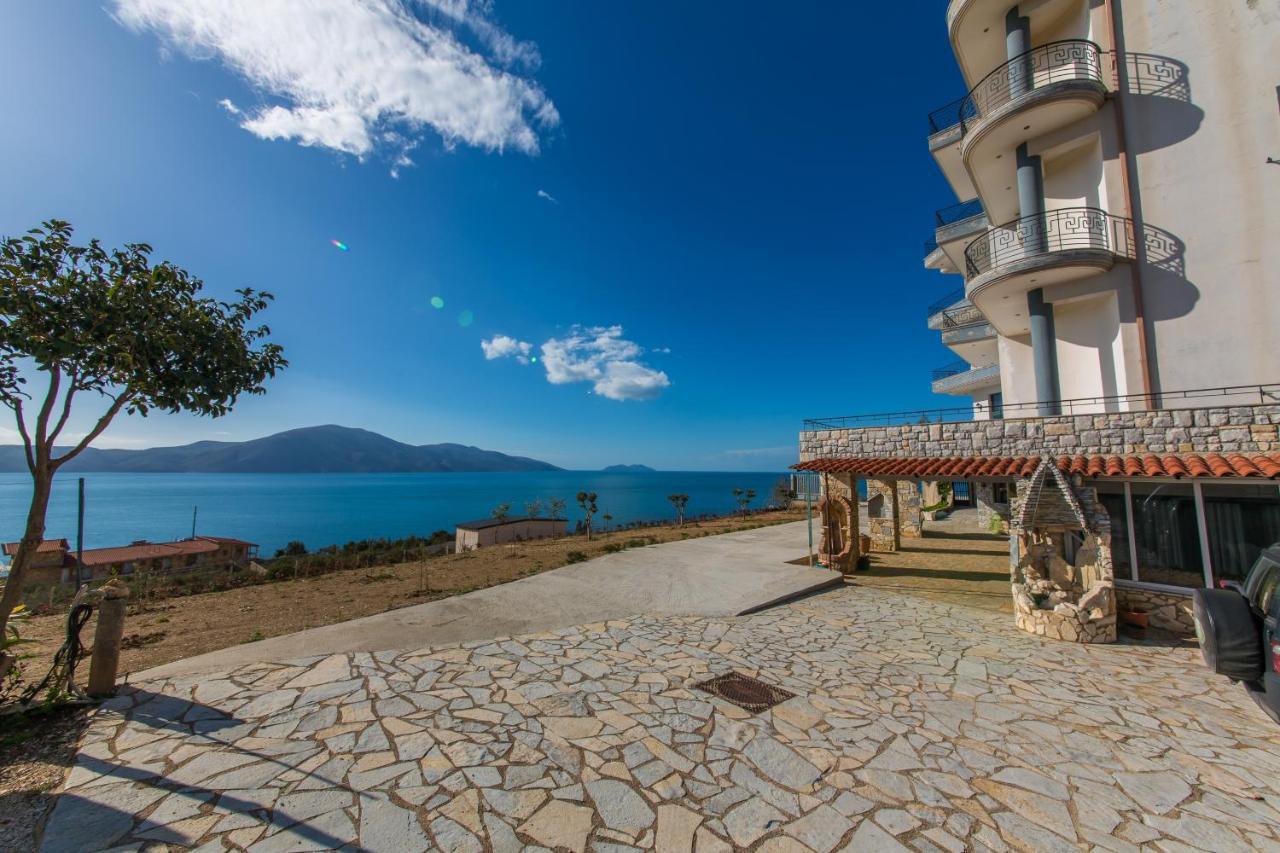 Hotel Artisti Vlorë Екстериор снимка