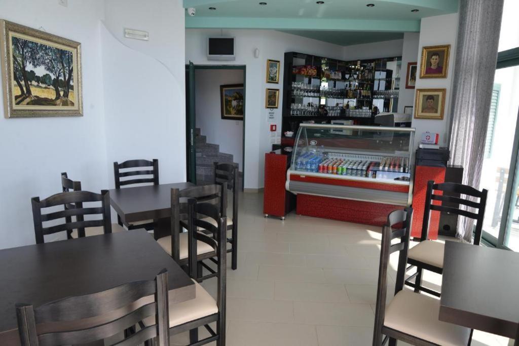 Hotel Artisti Vlorë Екстериор снимка