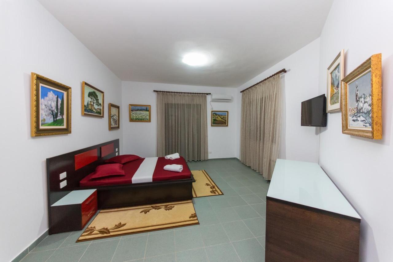 Hotel Artisti Vlorë Екстериор снимка