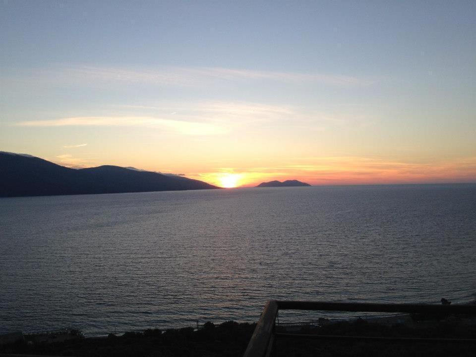 Hotel Artisti Vlorë Екстериор снимка