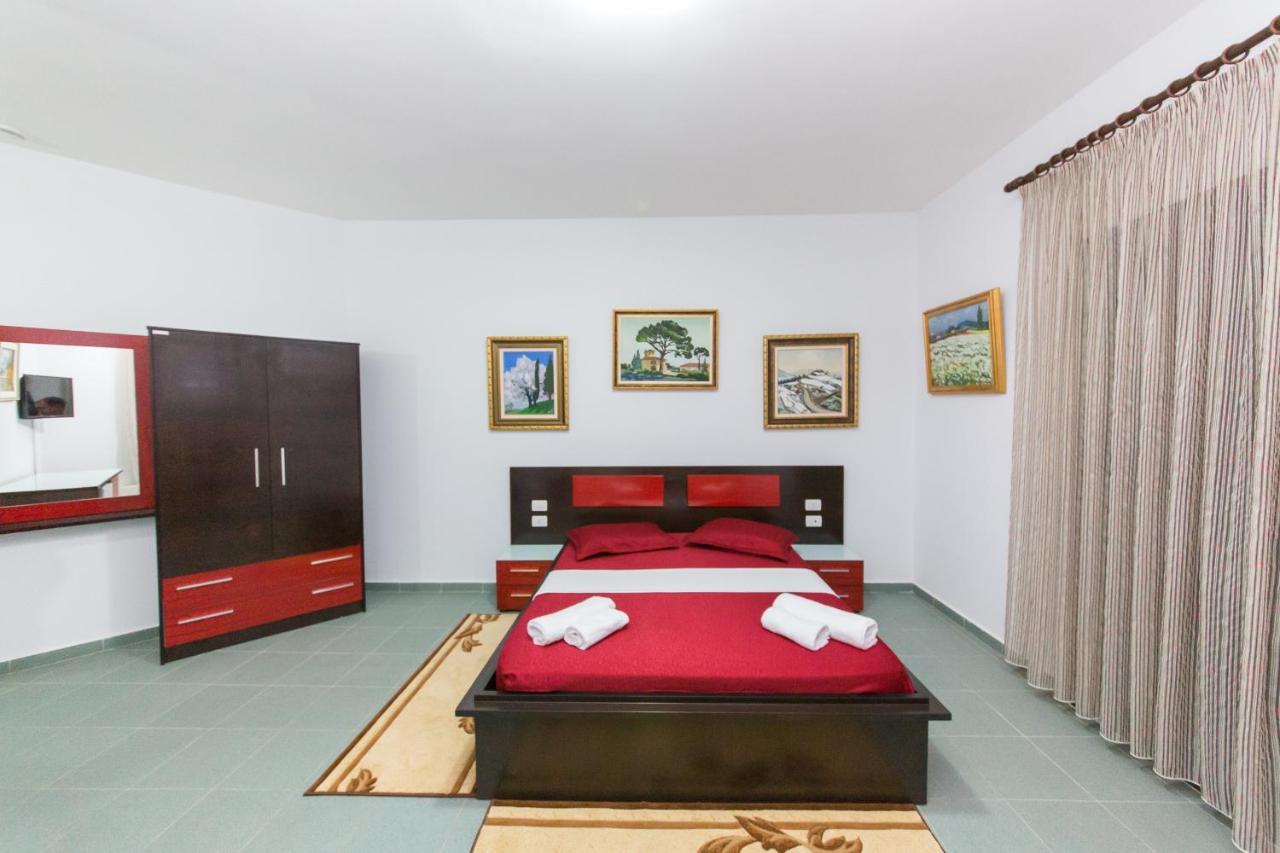 Hotel Artisti Vlorë Екстериор снимка