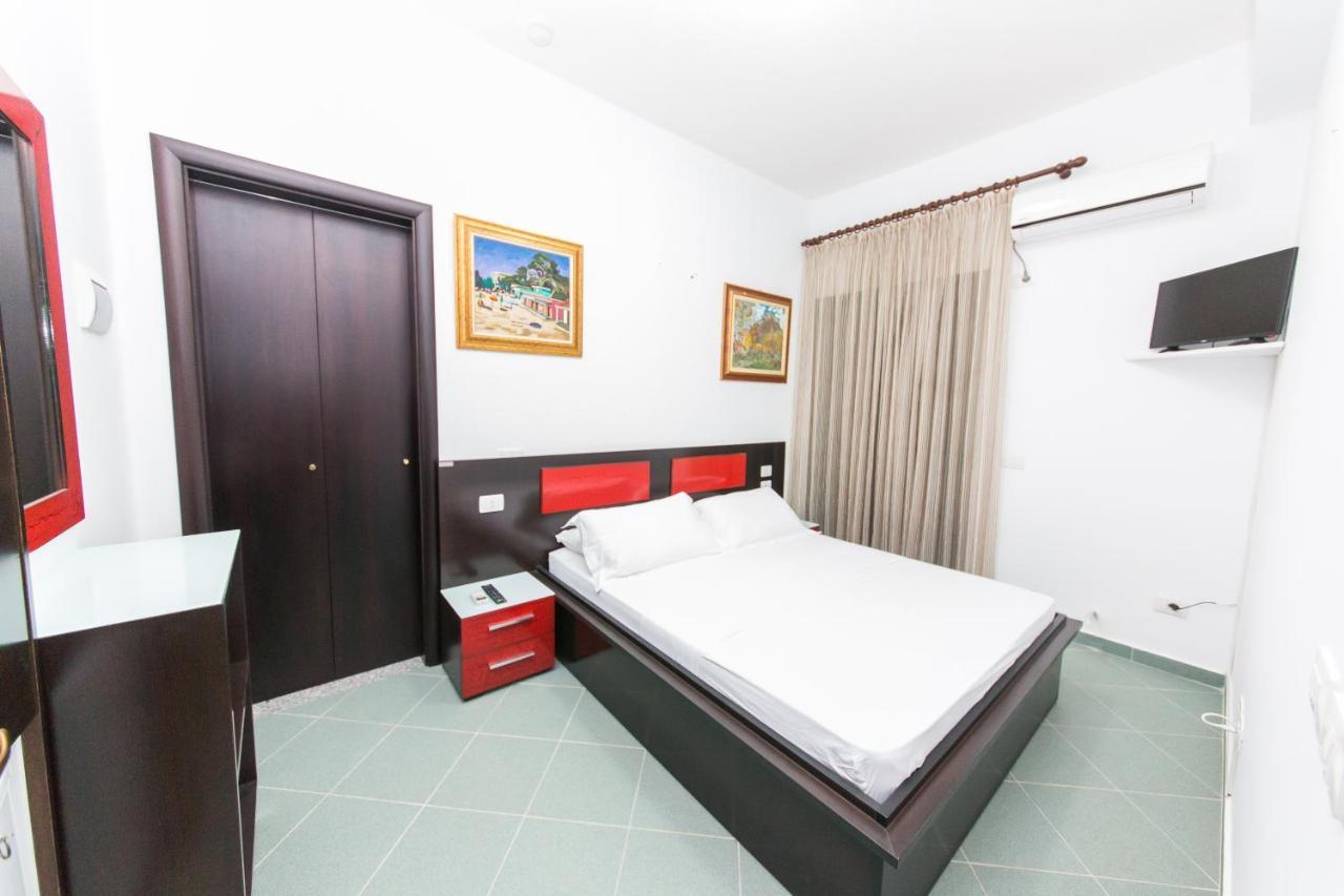 Hotel Artisti Vlorë Екстериор снимка