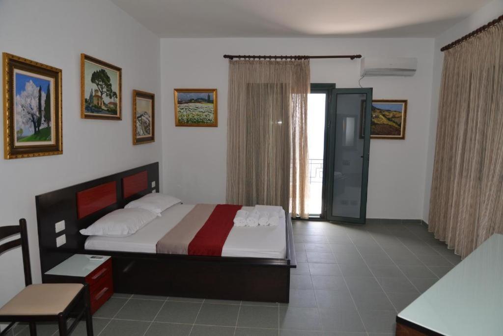 Hotel Artisti Vlorë Екстериор снимка