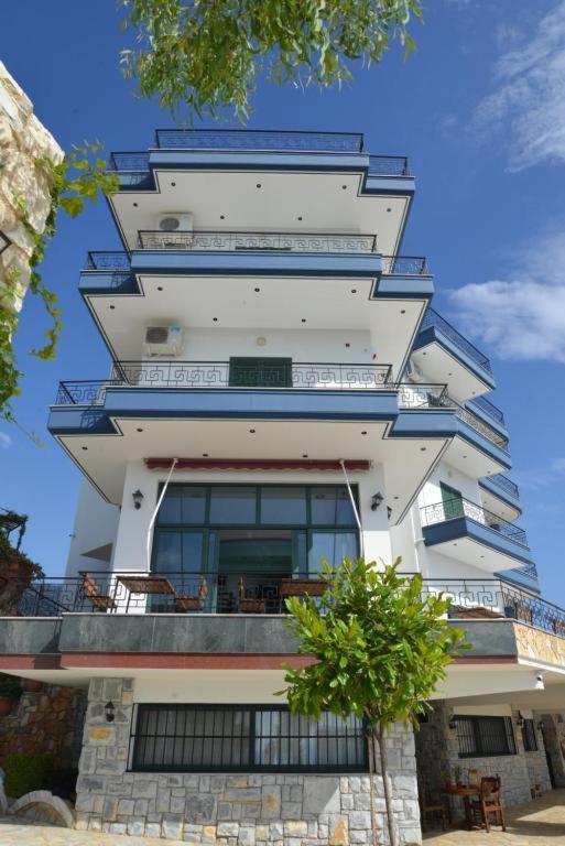 Hotel Artisti Vlorë Екстериор снимка