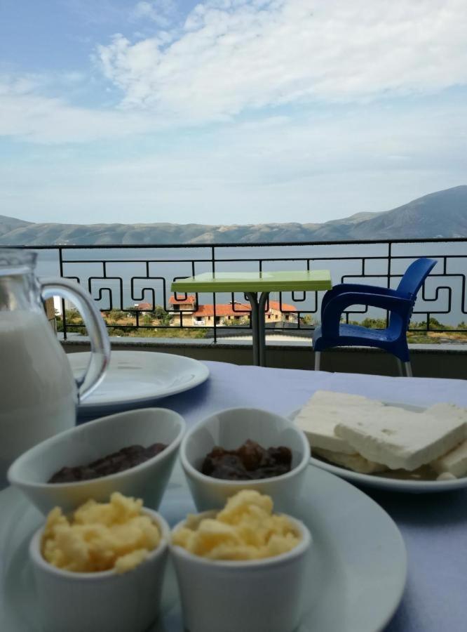 Hotel Artisti Vlorë Екстериор снимка